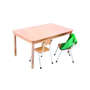 Tavolo rettangolare con gambe di legno